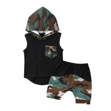 Axel Camo Outfit